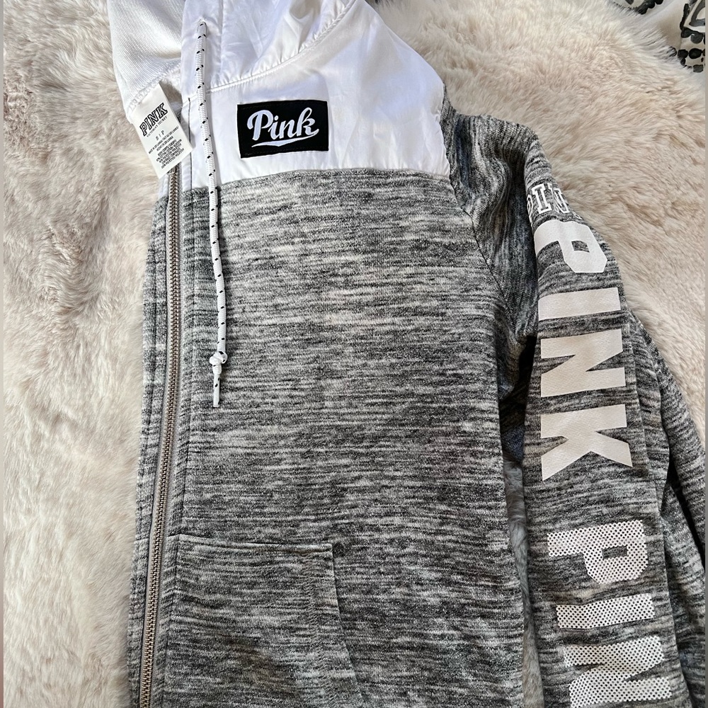 VS PINK HOODIE SIZE SMALL